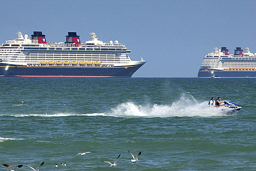 На борту элитного круизного лайнера заразились 134 пассажира