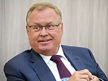 Глава ВТБ анекдотом прокомментировал спор банков и маркетплейсов