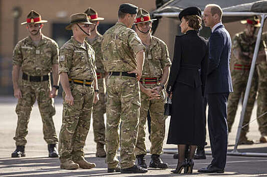 Кейт Миддлтон и принц Уильям встретились с солдатами Содружества перед похоронами Елизаветы II