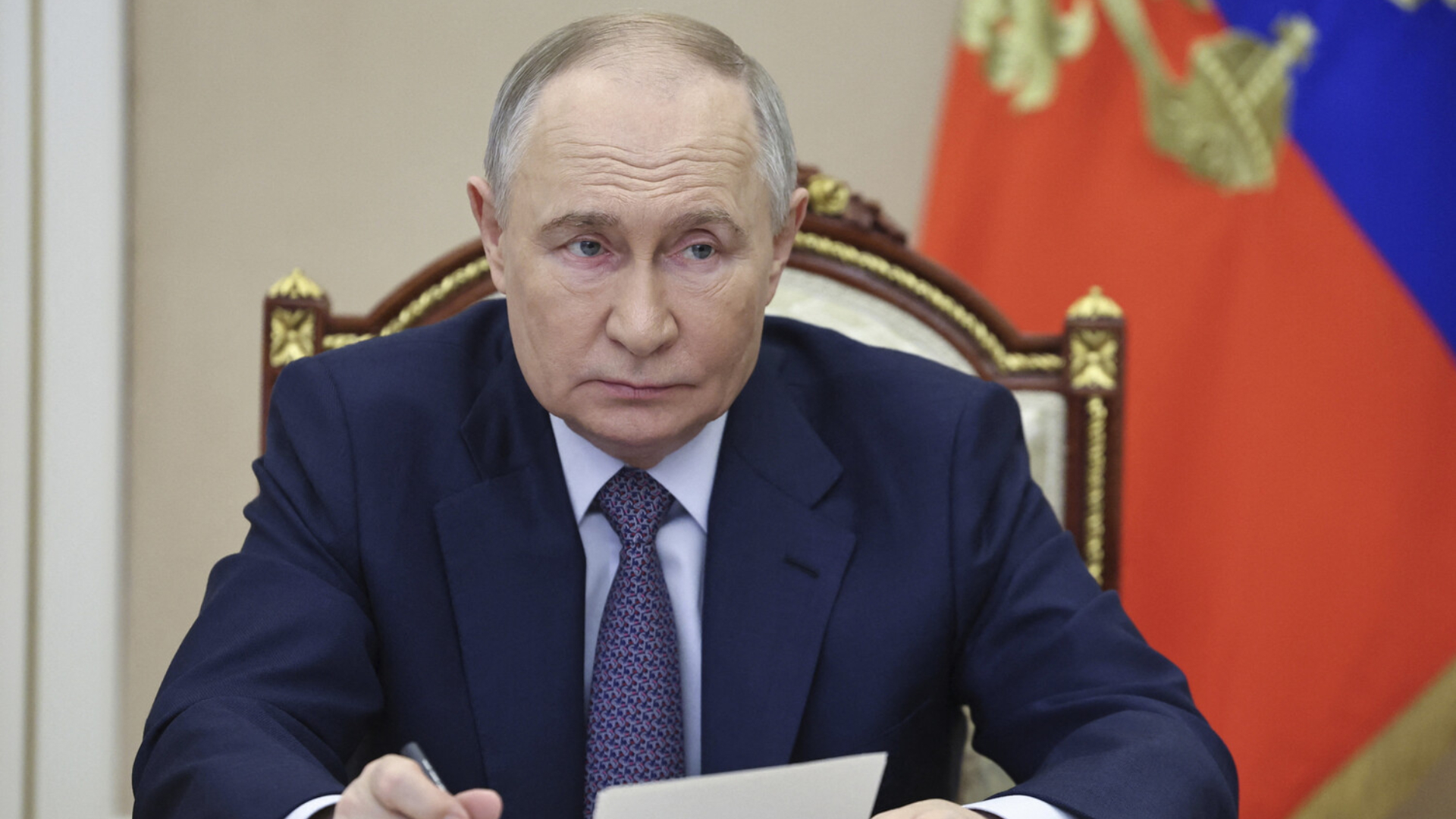 Песков: уровень доверия Путину растет благодаря его активной деятельности