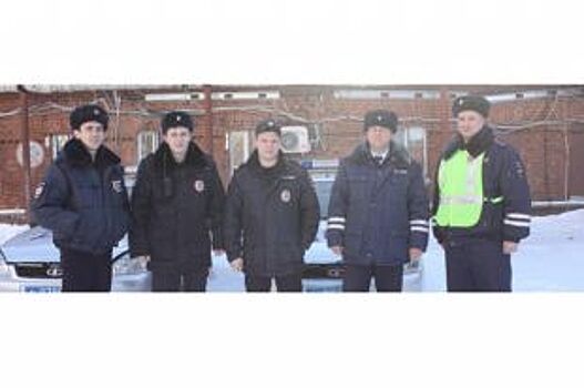 В Чапаевске полицейские вывели из горящей пятиэтажки более 60 человек