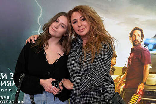 Певица Алена Апина призналась, что не скрывала от дочери детали ее рождения