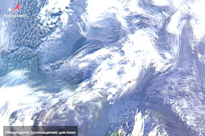 Первый московский снег попал на кадры из космоса