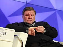 «Был не только любящим отцом, но и близким другом»: сын Романа Мадянова пришел проводить его в последний путь