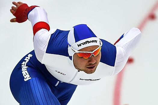 Российский конькобежец-чемпион остался в порванном комбинезоне на соревнованиях