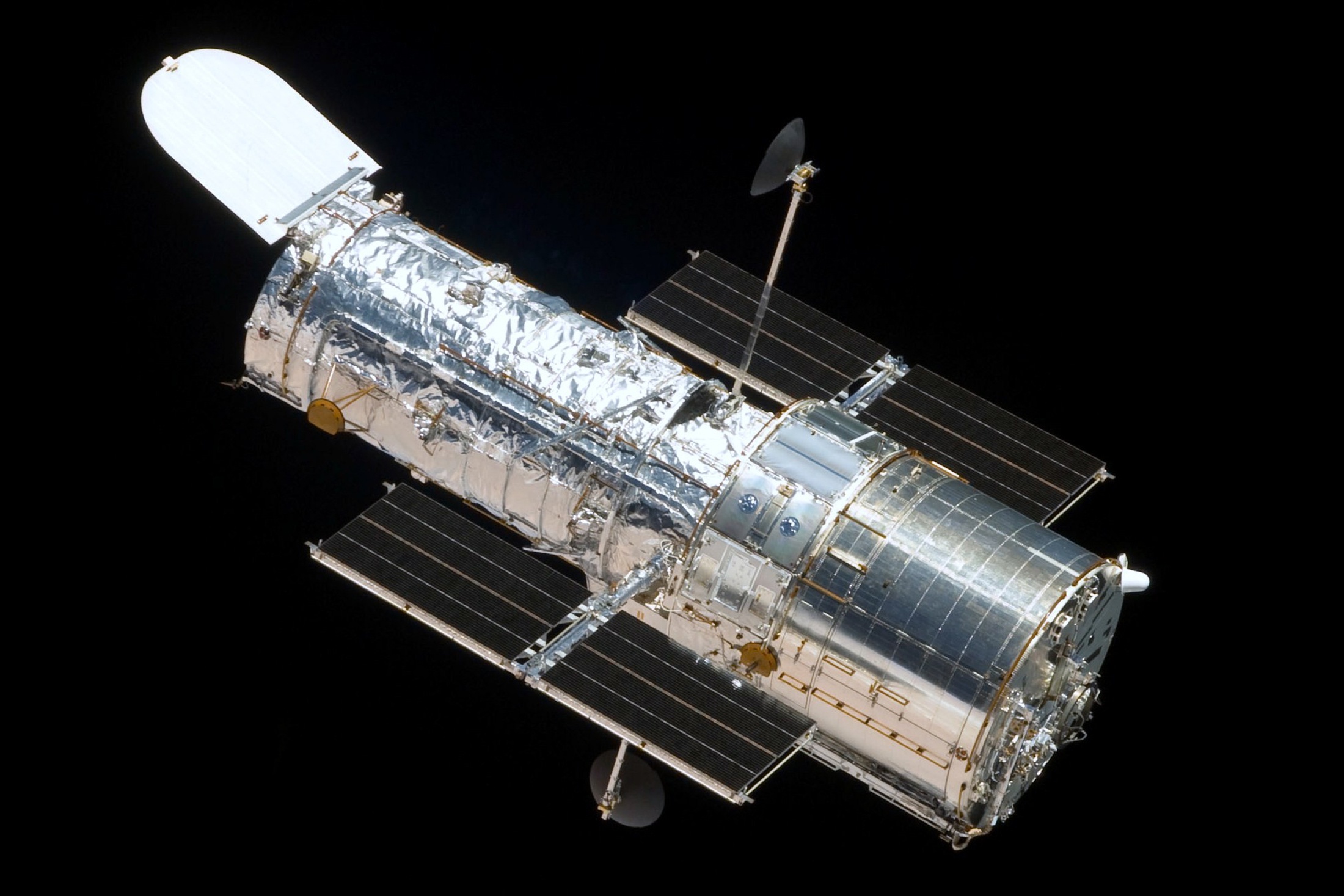 15 лет назад завершился ремонт телескопа «Хаббл» в открытом космосе