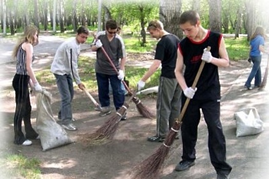 Власти Подмосковья рассказали, на какую работу могут рассчитывать подростки