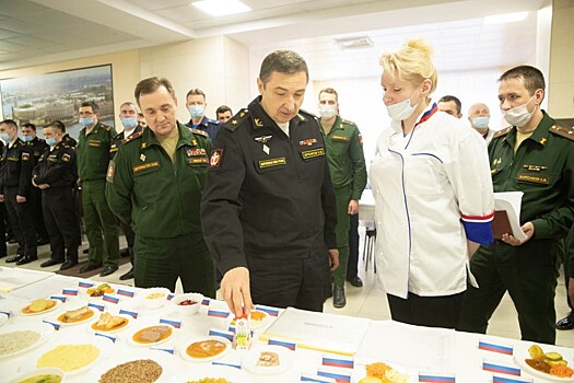 В курсантской столовой Военно-медицинской академии им. С.М.Ктрова прошла презентация-выставка недельного меню для курсантов