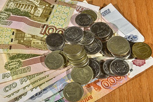 Экономист рассказал, как повлияет ослабление рубля на доходы жителей России