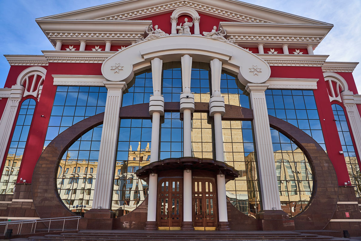 В Саранске жителей приглашают посмотреть на театральное закулисье