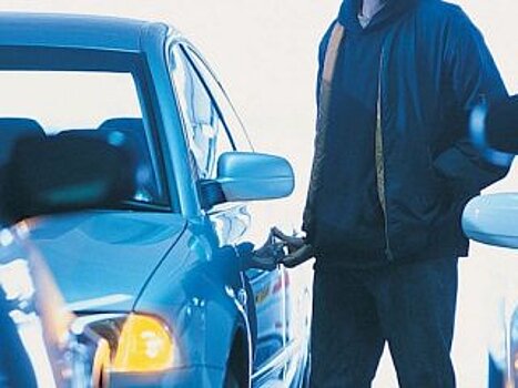 В Башкирии мужчина угнал автомобиль, чтобы удивить возлюбленную