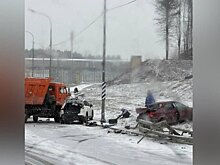 Три человека пострадали при ДТП с несколькими авто в ТиНАО