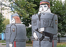 Старое фото московских «матрешек-полицейских» рассмешило россиян
