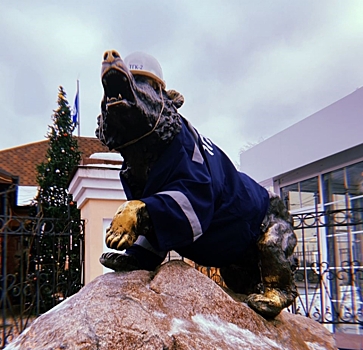 В Ярославле бронзового медведя переодели в энергетика