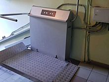 Работу подъемника для маломобильных жителей наладили в доме на улице Академика Семенова