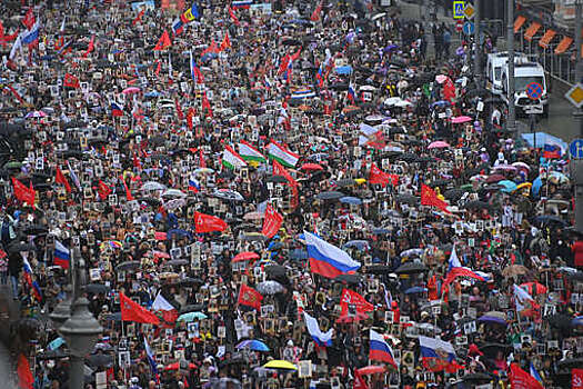 В Госдуме объяснили рекордную массовость шествия "Бессмертный полк" в этом году