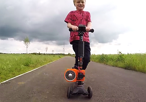Блогер построил детский реактивный скутер
