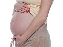 Врач рассказала о рисках перелетов во время беременности