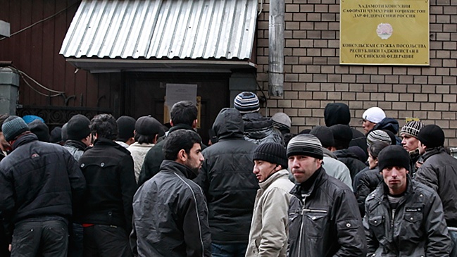 Таджикистан обеспокоился трудностями въезда граждан в Россию