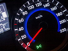 Российским водителям напомнили о максимально допустимой скорости на отдельных участках дорог