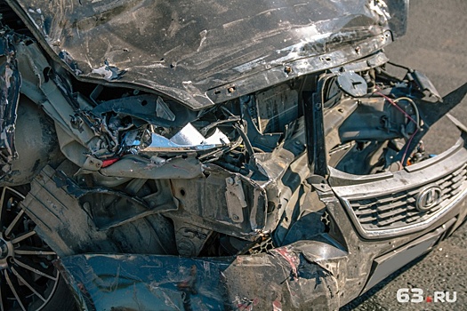 Водителя спасти не удалось: в Тольятти столкнулись Nissan и Priora