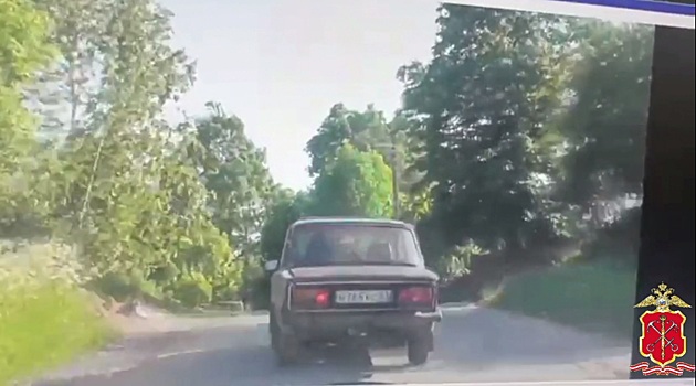 В Ленобласти полиция пресекла поездку подростка, без разрешения катавшегося на «жигулях» своего отца