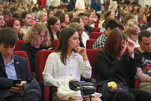 Студентов уральского вуза попросили соблюдать дресс-код в адскую жару