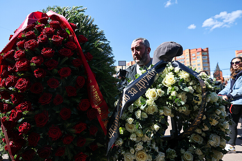 Прощание с модельером Вячеславом Зайцевым в подмосковном Щелково, 4 мая 2023 года