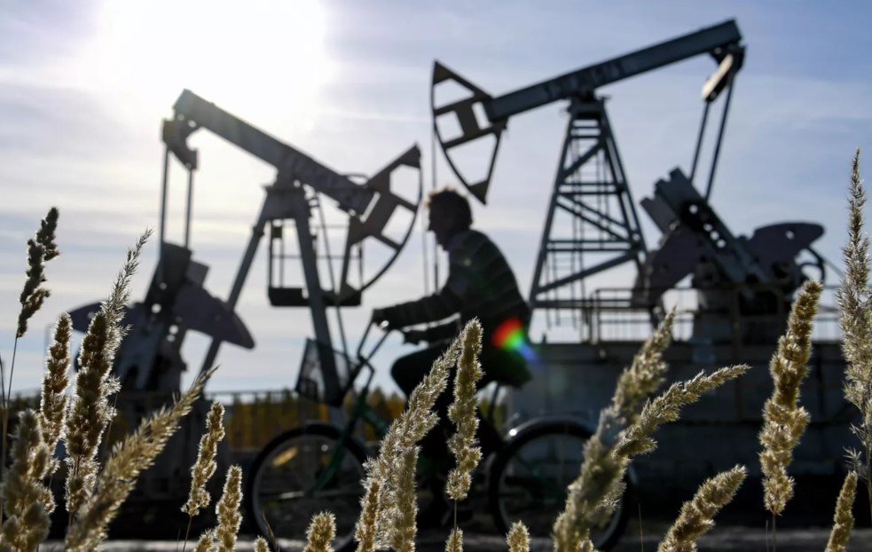 ЕС может утвердить потолок цен на российскую нефть в два этапа