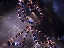 Воронежские автомобилисты поздравили горожан с 9 мая «Вечным огнём» из машин