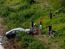 Пытаясь уйти от преследования полицейских, в Вологде водитель опрокинул машину в реку