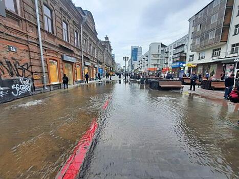 Бизнес-центр залил ледяной водой екатеринбургский Арбат