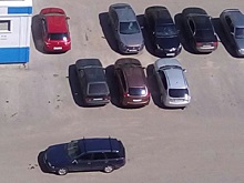 В пензенском Спутнике автомобилистка поцарапала припаркованное авто дверью