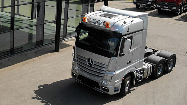 Мощнейший Mercedes Actros добрался до российских автосалонов