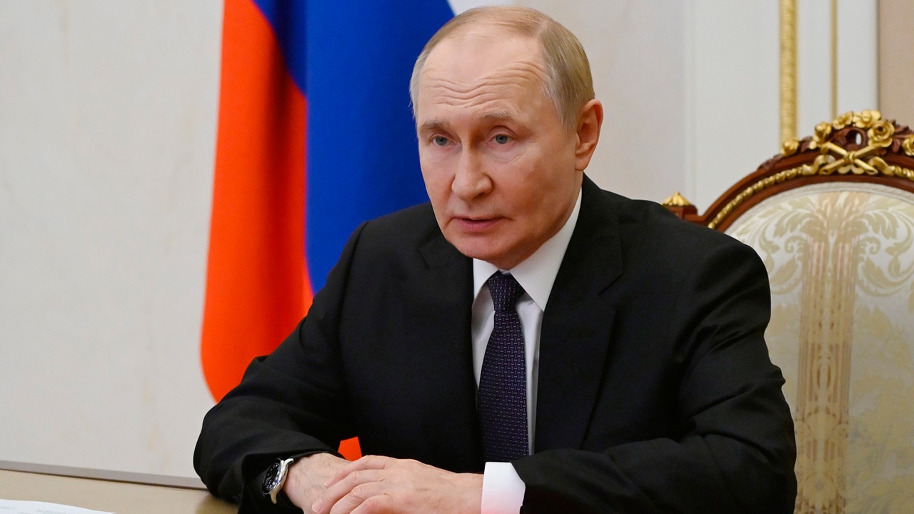 Путин присвоил двум самоходным артполкам почетные наименования