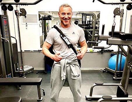 Максим Дрозд признался, что умеет доить корову