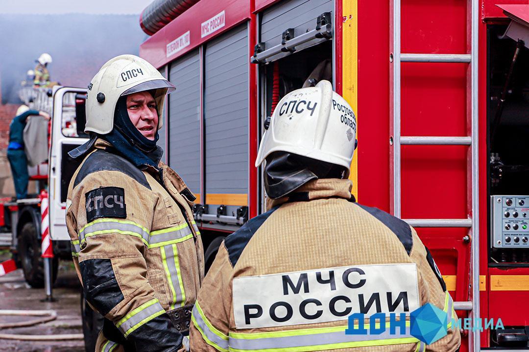 Легковушка вспыхнула посреди улицы в Новокузнецке