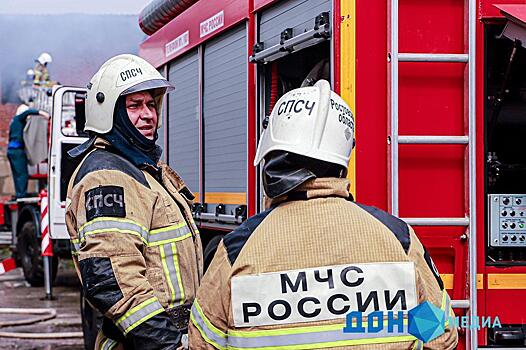 В Ростове в Левенцовском микрорайоне горит строящееся здание