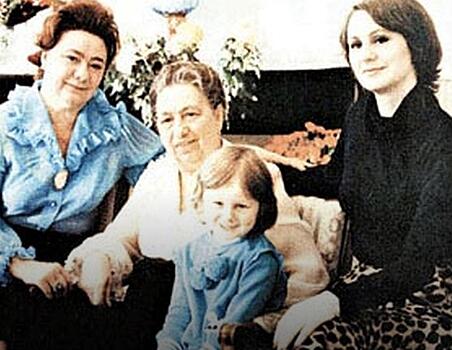 Скончавшаяся еще два месяца назад внучка Брежнева до сих пор так и не похоронена