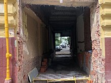 Инспекторы в центре Москвы пресекли незаконную застройку арки многоквартирного дома