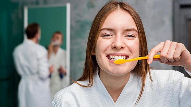 Нужно ли полоскать рот после чистки зубов