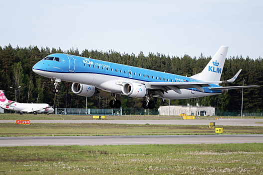NOS: авиакомпания KLM отменяет рейсы на Boeing-787 из-за технических проблем