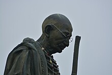 В университете Ганы снесли статую Махатмы Ганди