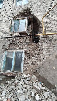В поселке Саратовской области рухнула стена общежития