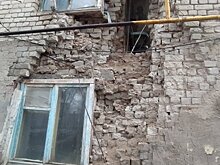 В поселке Саратовской области рухнула стена общежития