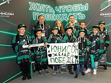 Дети из Донбасса посетили матч Национальной молодежной хоккейной лиги