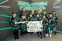 Дети из Донбасса посетили матч Национальной молодежной хоккейной лиги