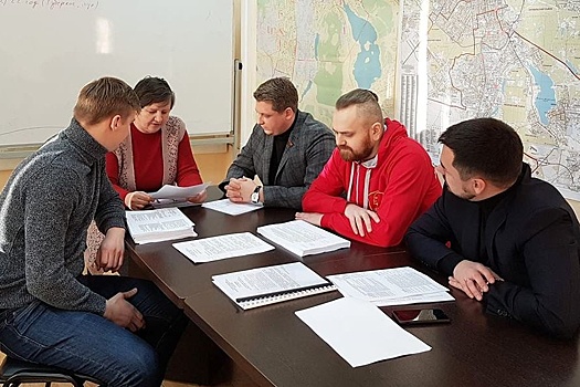 Чиновники Екатеринбурга хотели повысить себе зарплаты на 356 млн рублей, но после критики деньги решили отдать школам