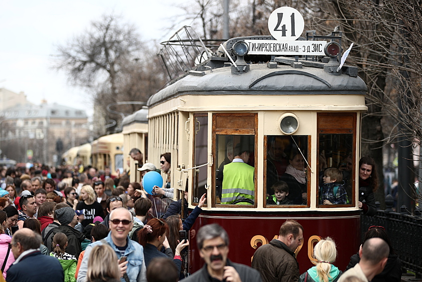 21 апреля в столице прошел парад трамваев.