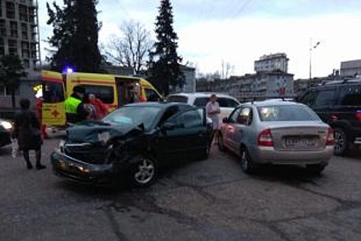 В Сочи в лобовом столкновении пострадали два водителя